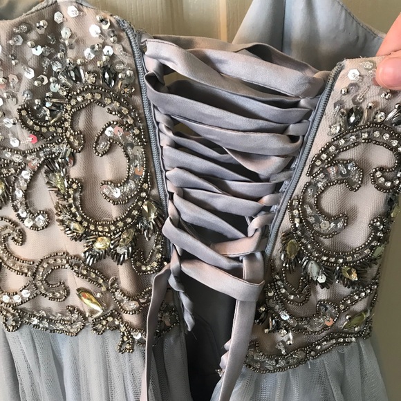 Elegant Formal Dress - Picture 4 of 8